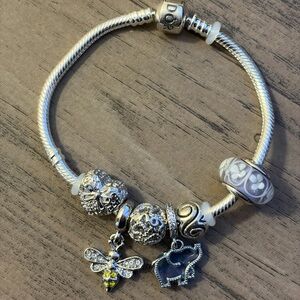 Pandora Moments Snake Chain Bracelet+charm Pandora+5 charms silver 925. 18CM.
